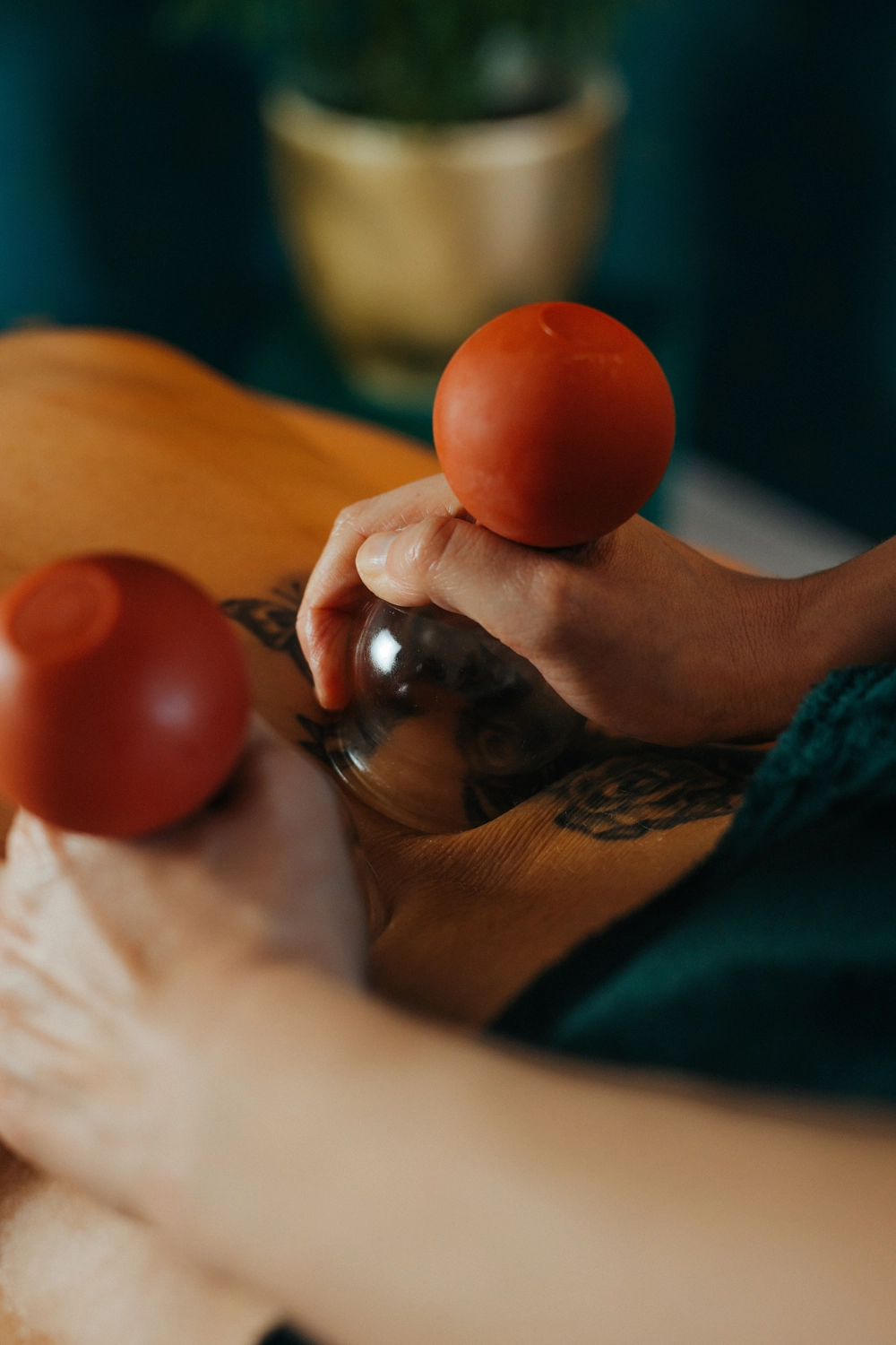 Physio - Massage - Temple by Melanie Schulze -Rücken-Schröpfmassage