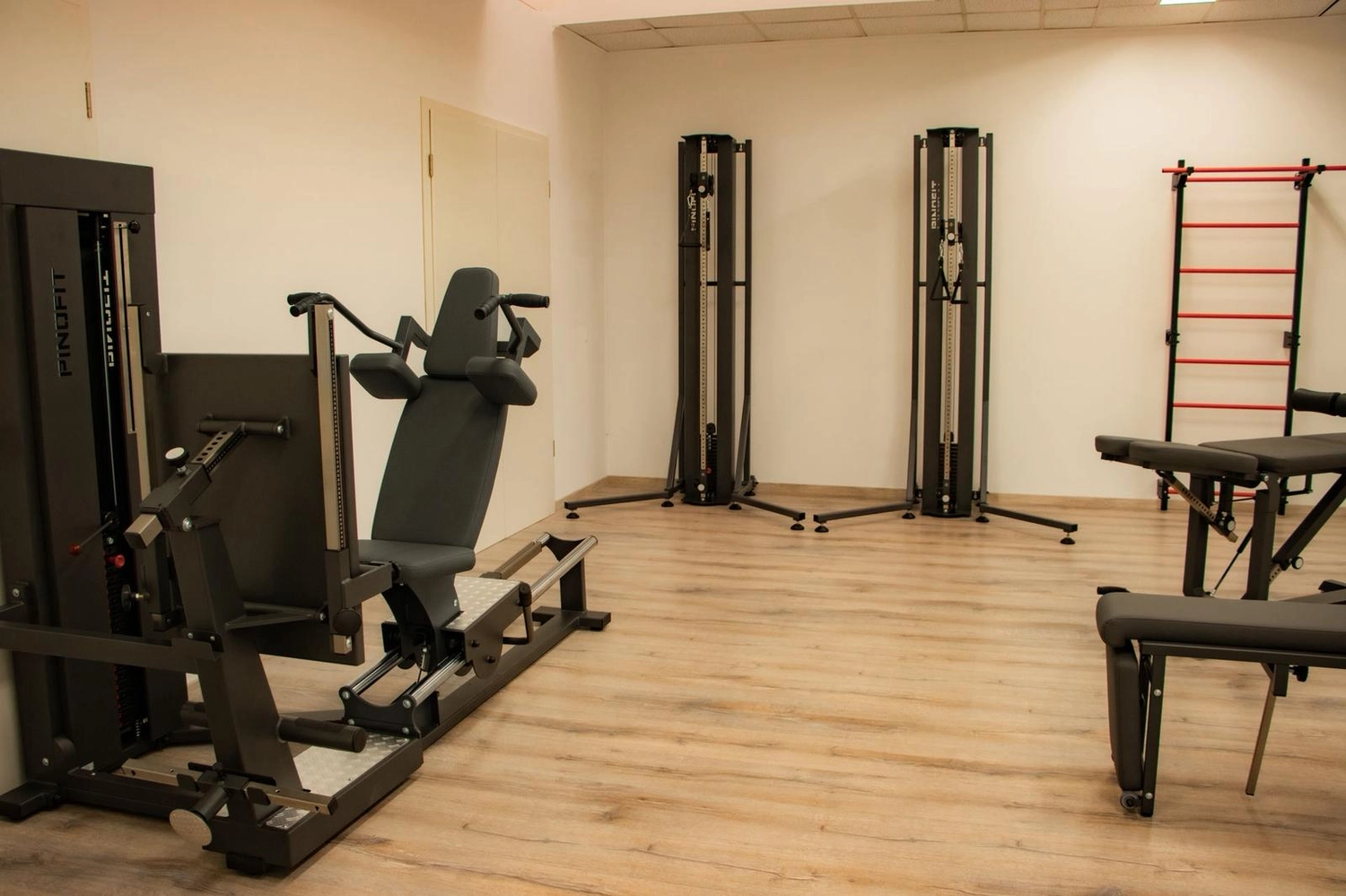 Physio - Massage - Temple by Melanie Schulze -Trainingsgerät